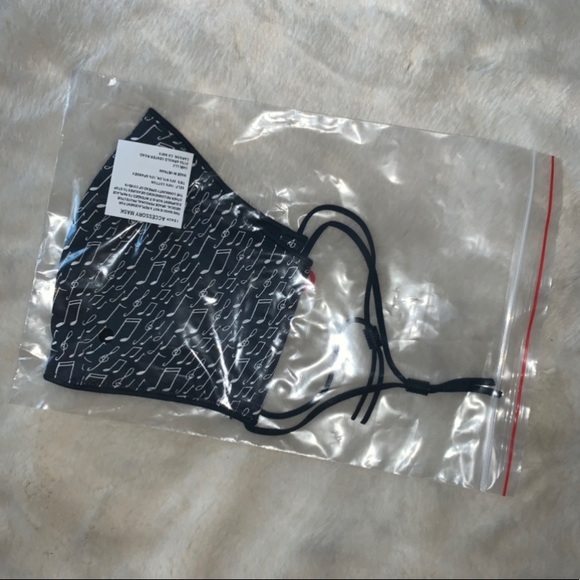 NEW! CABI Singalong Mask, Cloth, NEW IN BAG (bag never opened), style #5996, S21 - Picture 3 of 10